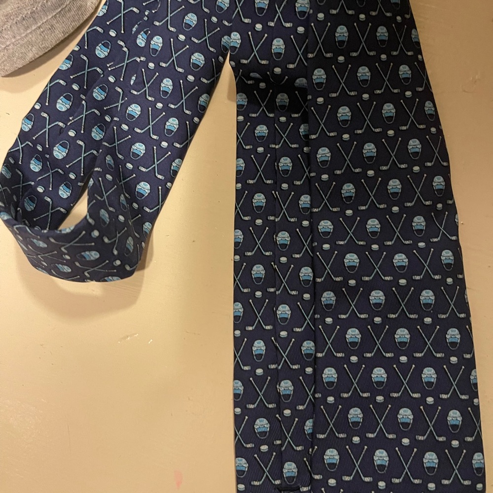 Youth Vineyard Vines hockey tie
